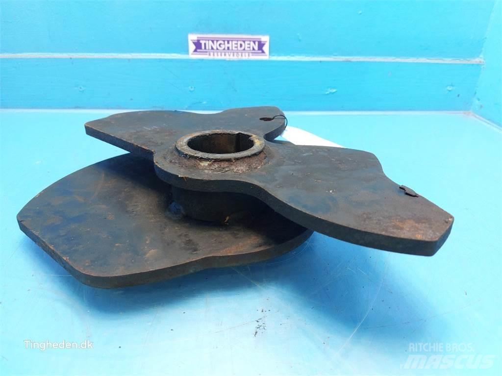 New Holland 4860 Cits lopbarības novācēju, kombainu aprīkojums