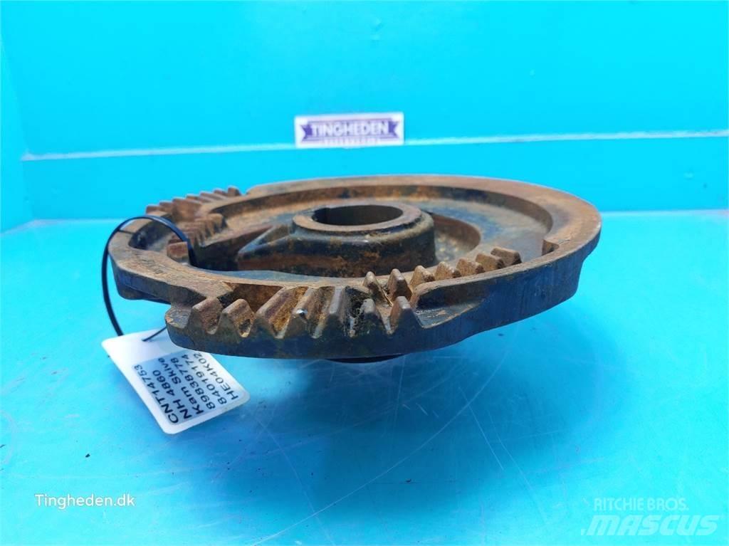 New Holland 4860 Cits lopbarības novācēju, kombainu aprīkojums