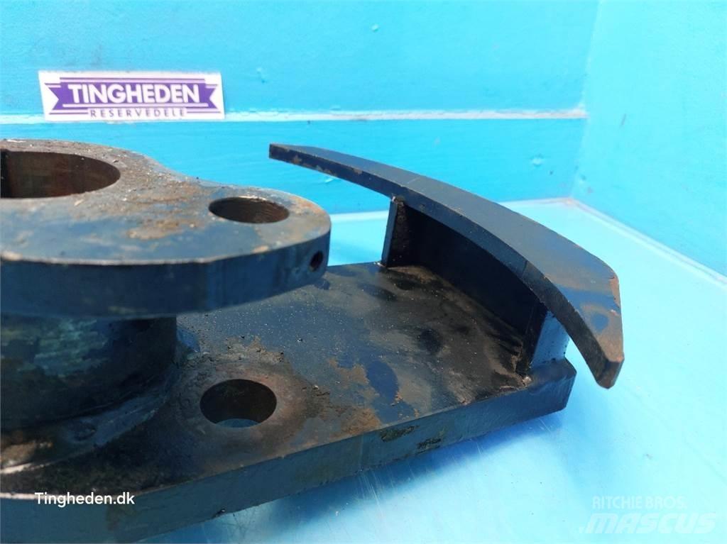 New Holland 4860 Cits lopbarības novācēju, kombainu aprīkojums