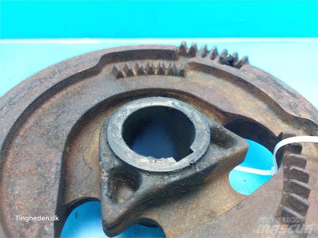 New Holland 4860 Cits lopbarības novācēju, kombainu aprīkojums