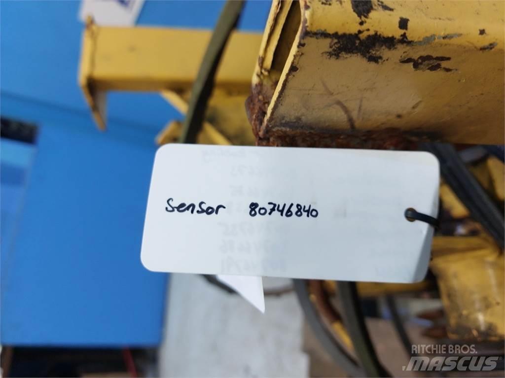 New Holland 8060 Ražas novākšanas kombainu papildaprīkojums