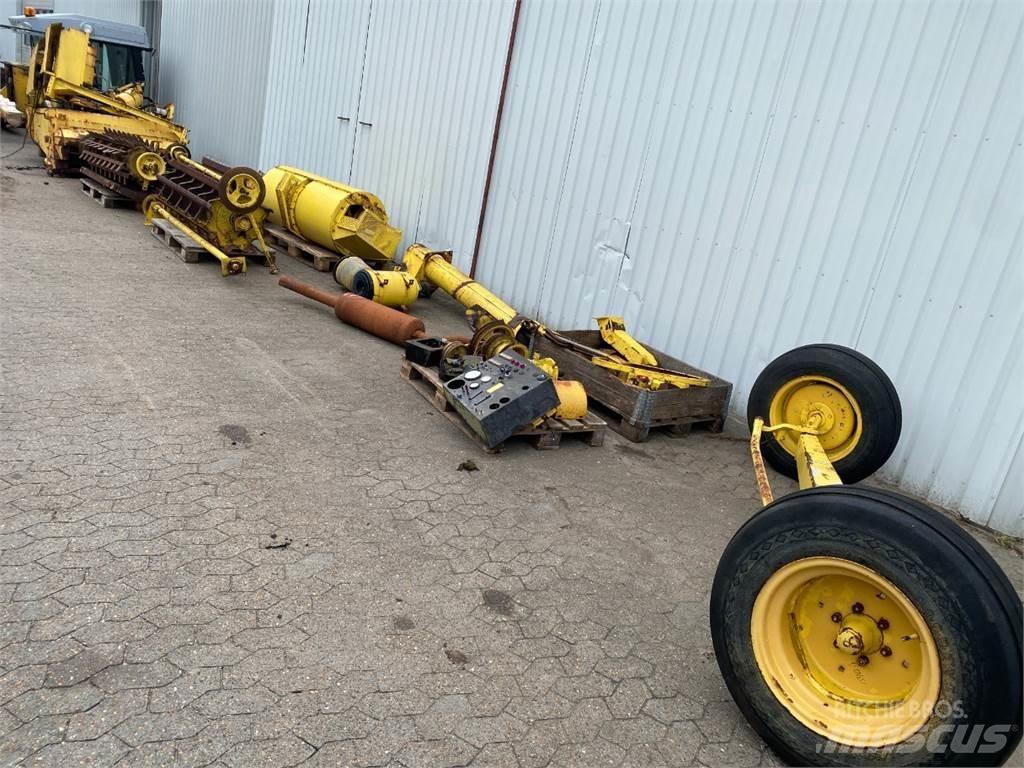 New Holland 8080 Ražas novākšanas kombaini