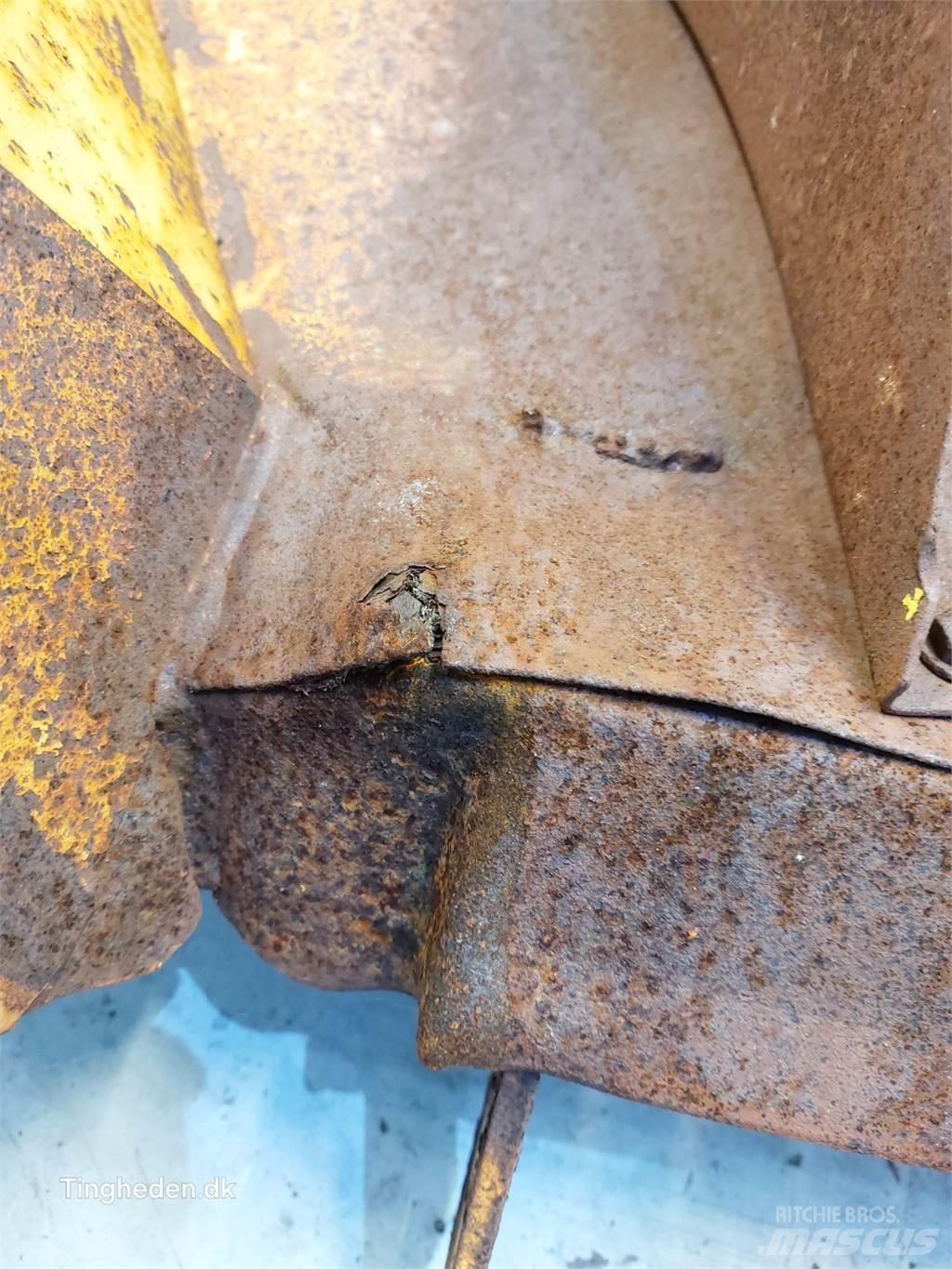 New Holland 8080 Ražas novākšanas kombainu papildaprīkojums