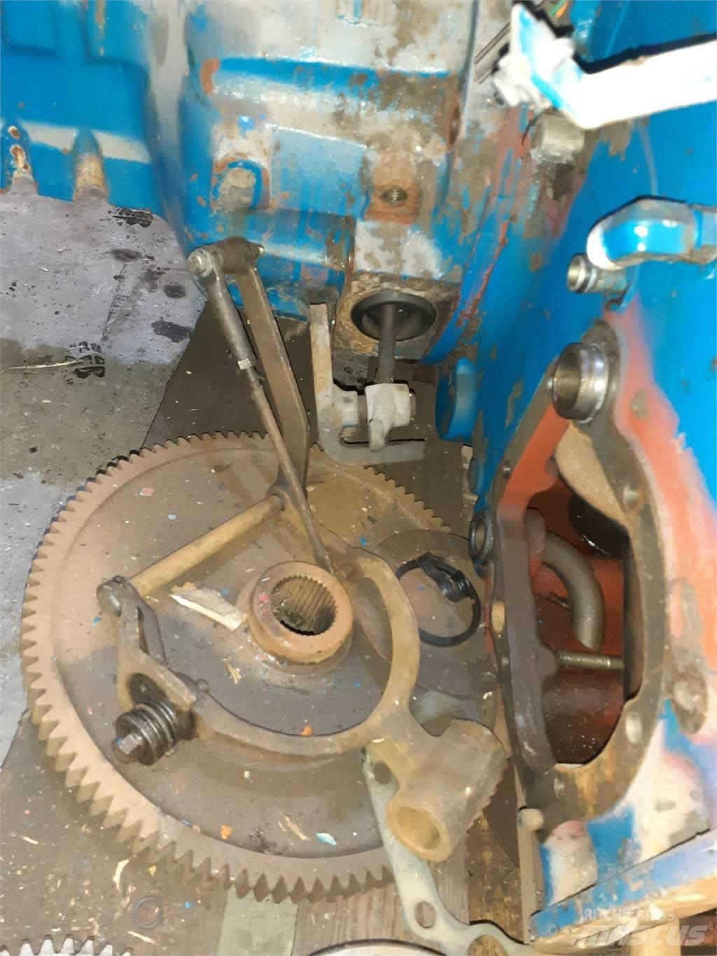 New Holland 8340 Transmisija