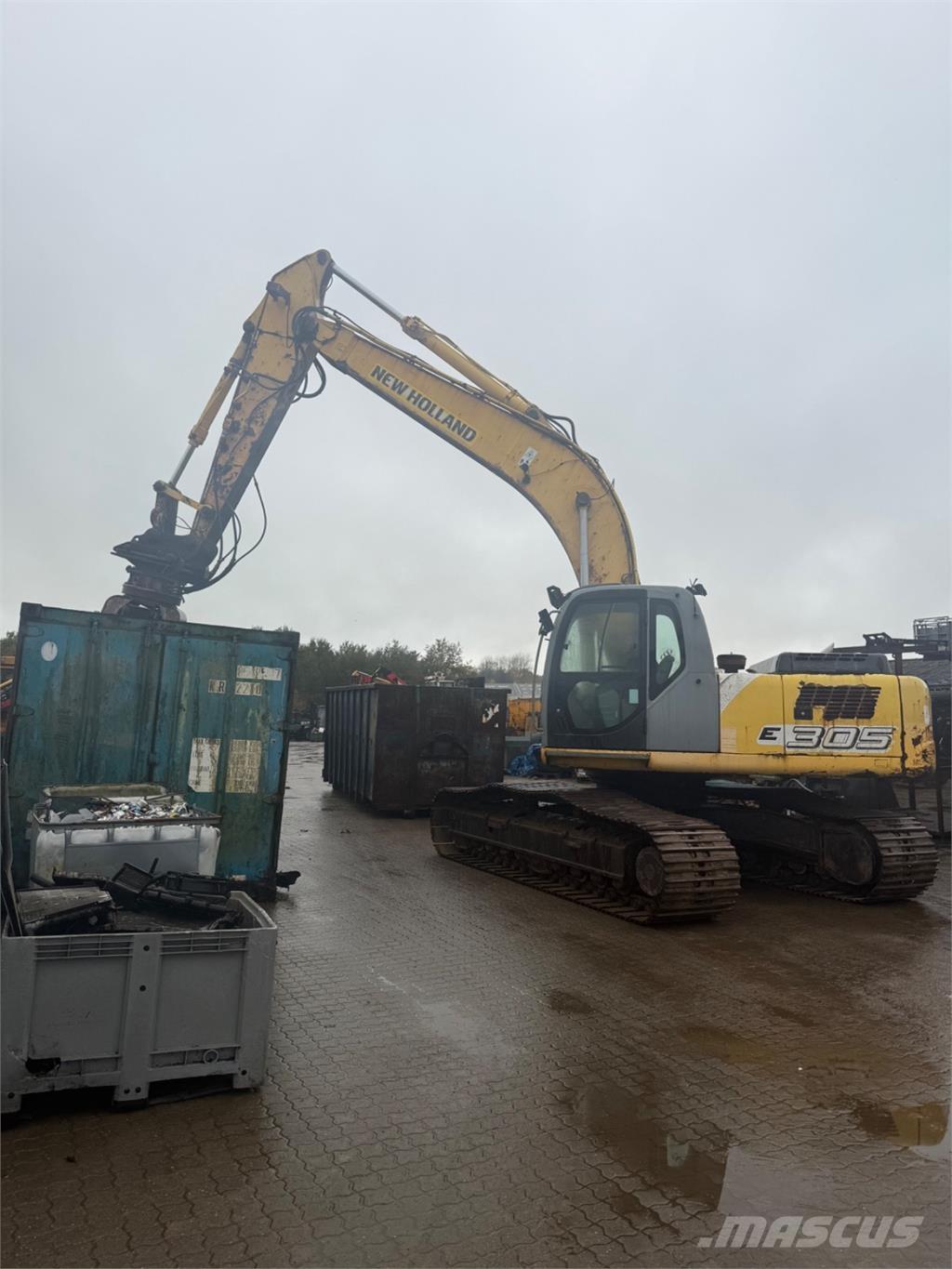 New Holland E305 Kāpurķēžu ekskavatori