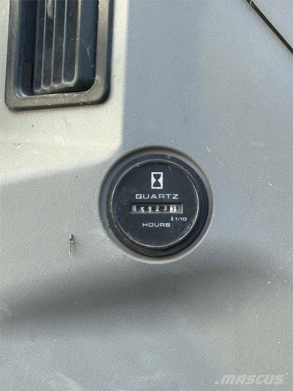 New Holland E305 Kāpurķēžu ekskavatori