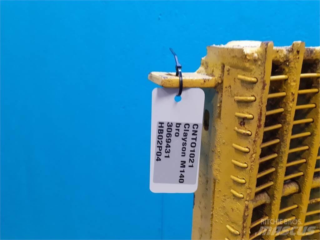 New Holland M140 Ražas novākšanas kombainu papildaprīkojums