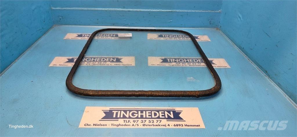 New Holland TX68 Kabīnes un interjers