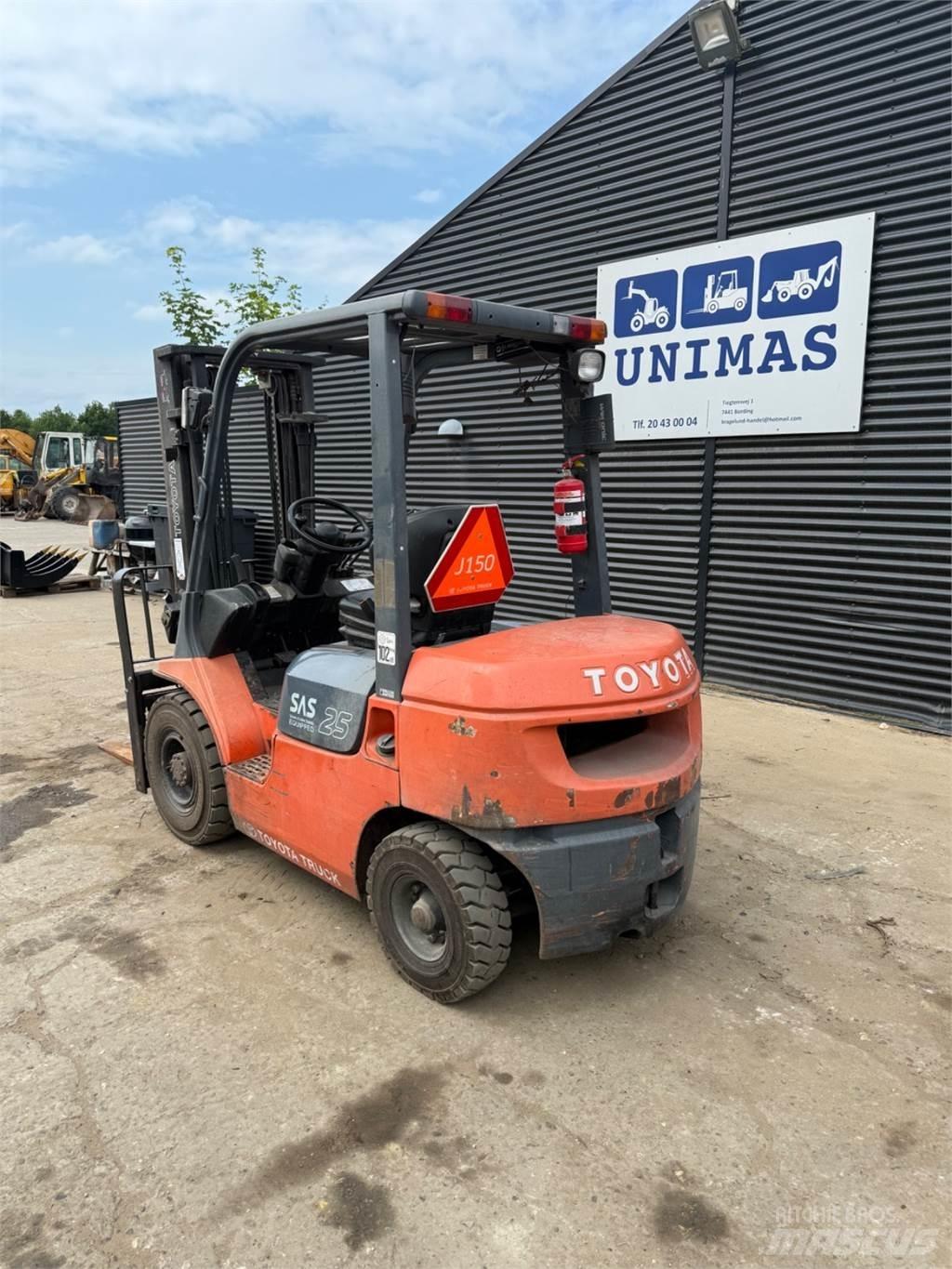 Toyota FD25 Tehnika ar dīzeļa dzinēju
