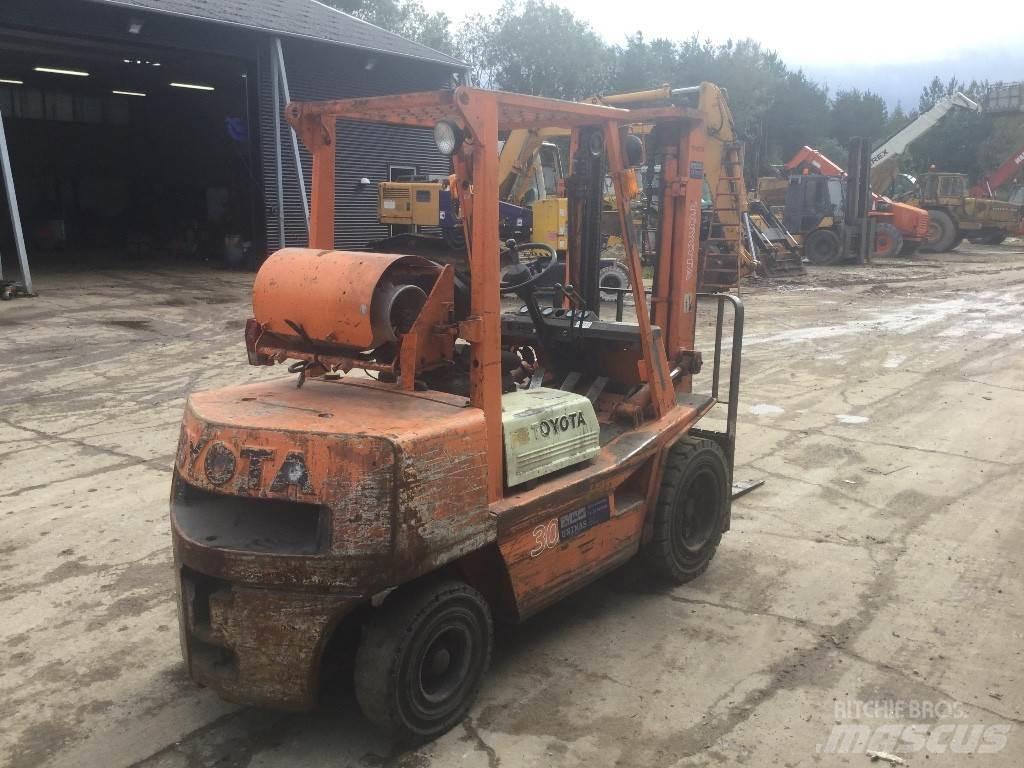 Toyota FG30 Autokrāvēji - citi