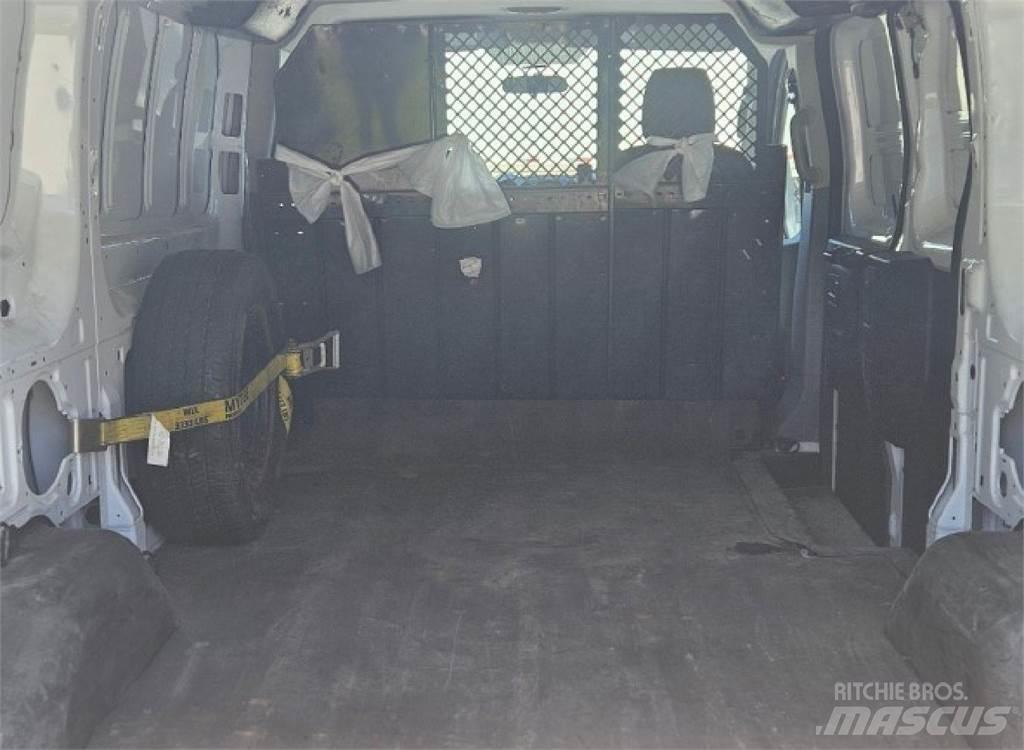 Ford Transit 150 Preču pārvadāšanas furgoni