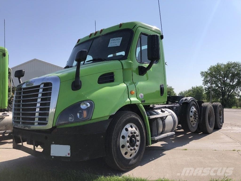 Freightliner CA113 Vilcēji