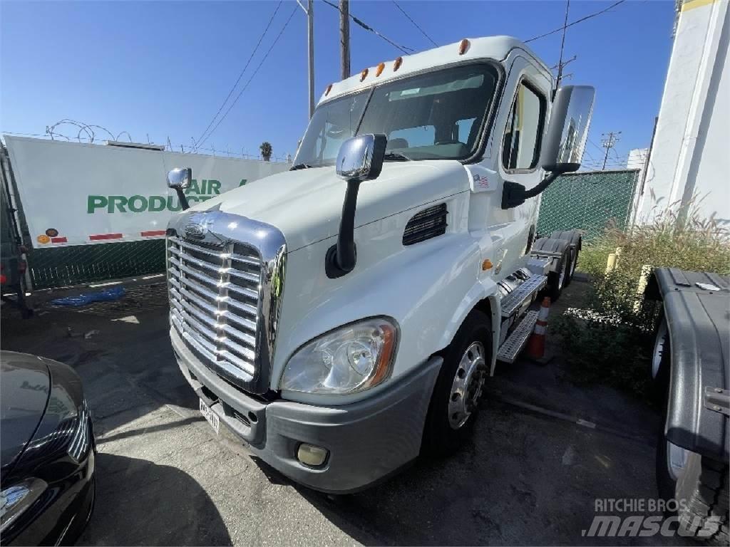 Freightliner CA113 Vilcēji