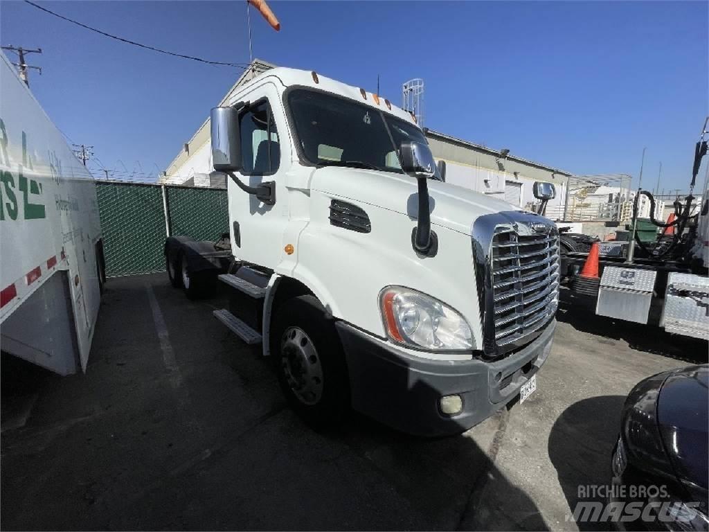 Freightliner CA113 Vilcēji