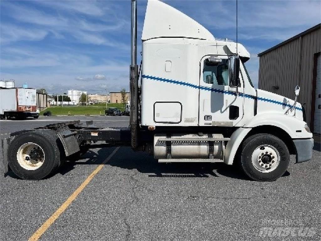 Freightliner CL112 Vilcēji