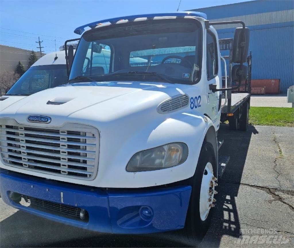 Freightliner M2 Platformas/izkraušana no sāniem