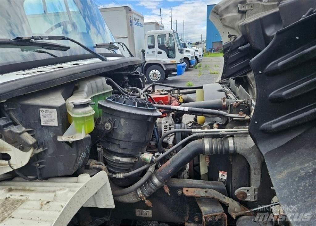 Freightliner M2 Furgons