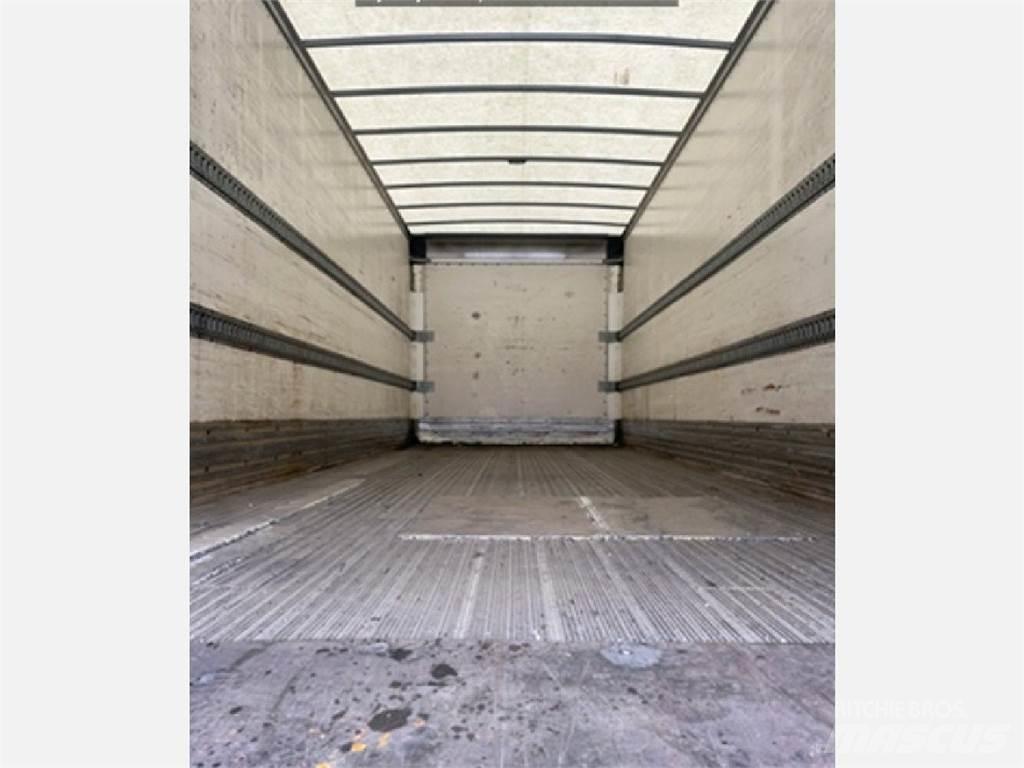 Freightliner M2 Furgons