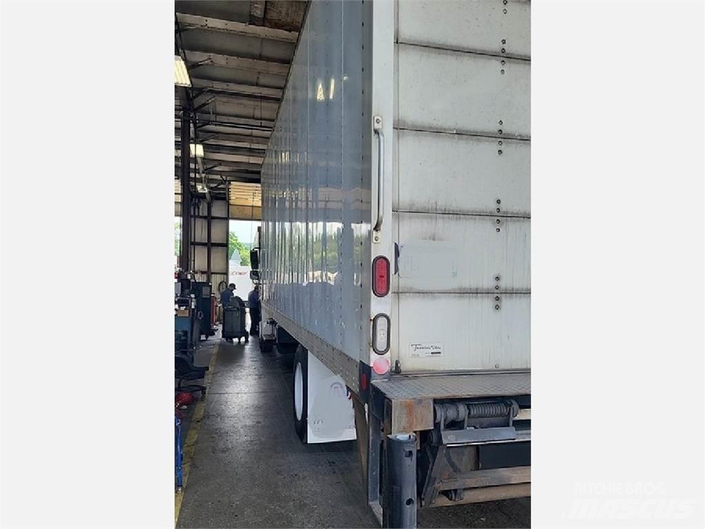 Freightliner M2 Furgons