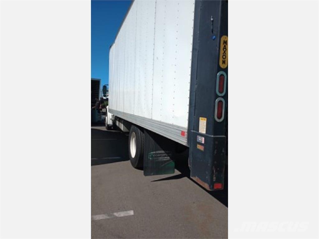 Freightliner M2 Furgons