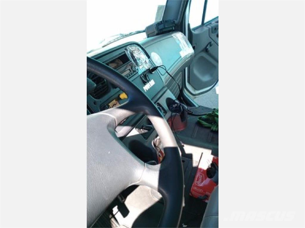 Freightliner M2 Furgons