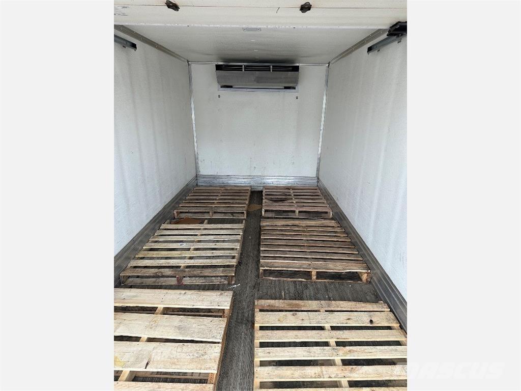 Freightliner M2 106 Kravas automašīnas - refrižeratori