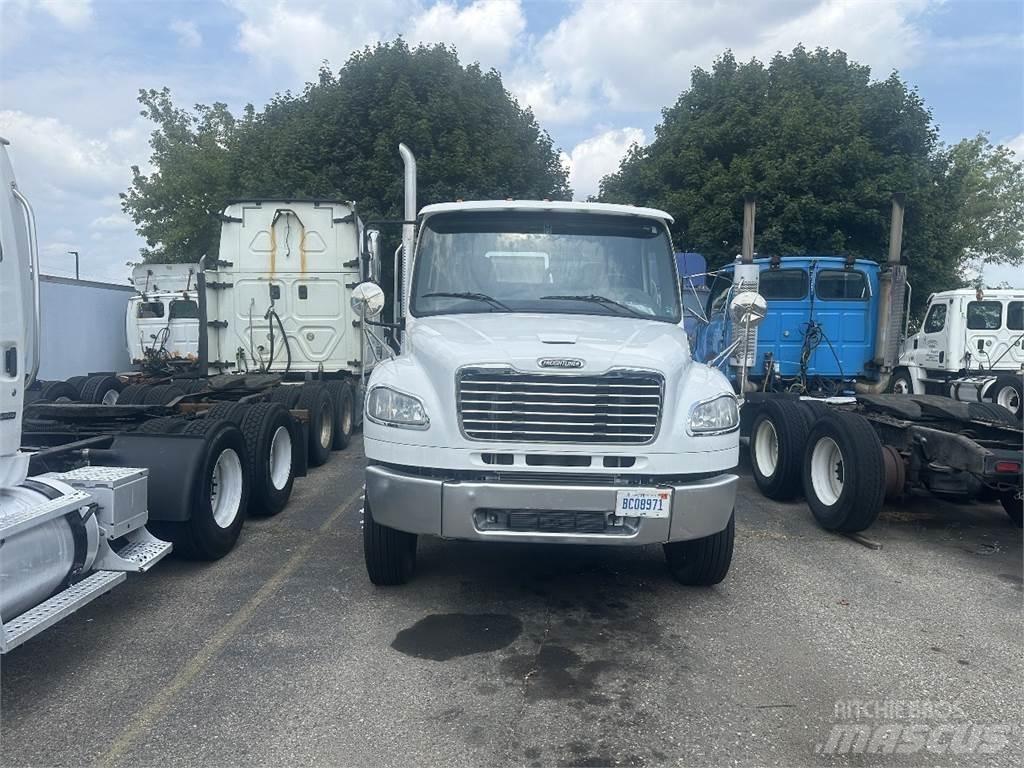 Freightliner M2 106 Vilcēji