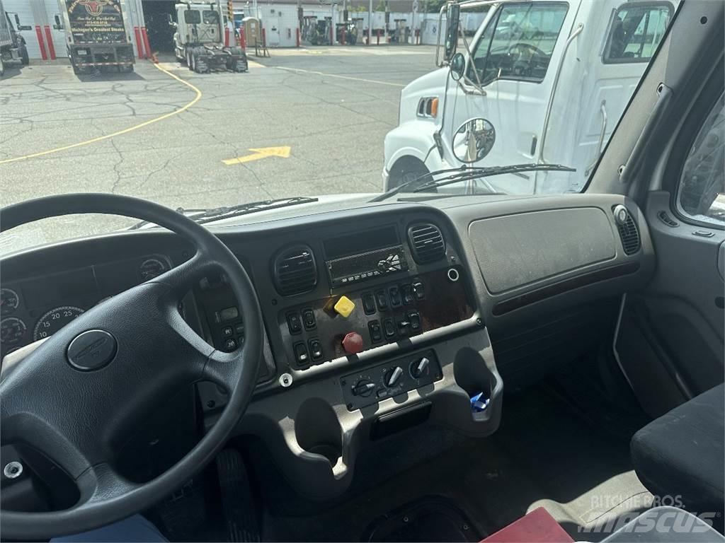Freightliner M2 106 Vilcēji