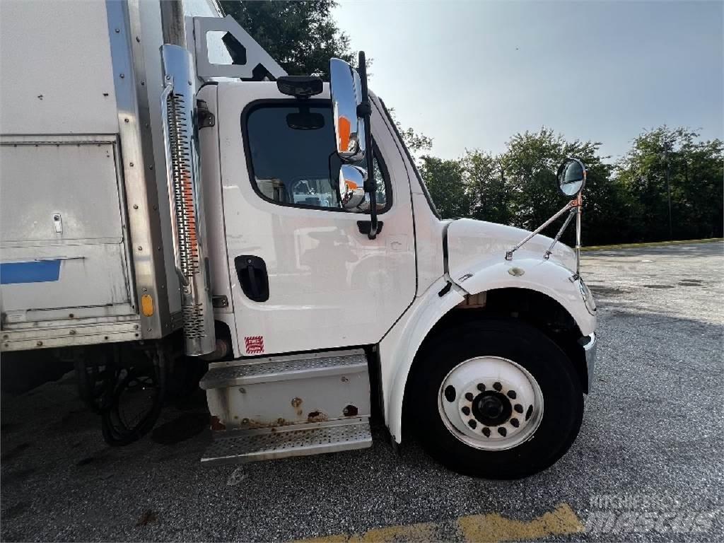 Freightliner M2-106 Furgons