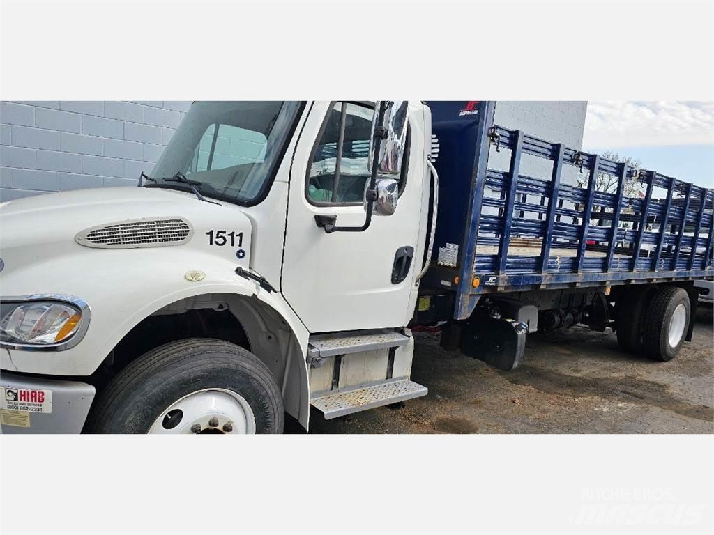 Freightliner M2 106 Platformas/izkraušana no sāniem