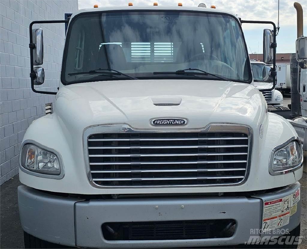 Freightliner M2 106 Platformas/izkraušana no sāniem