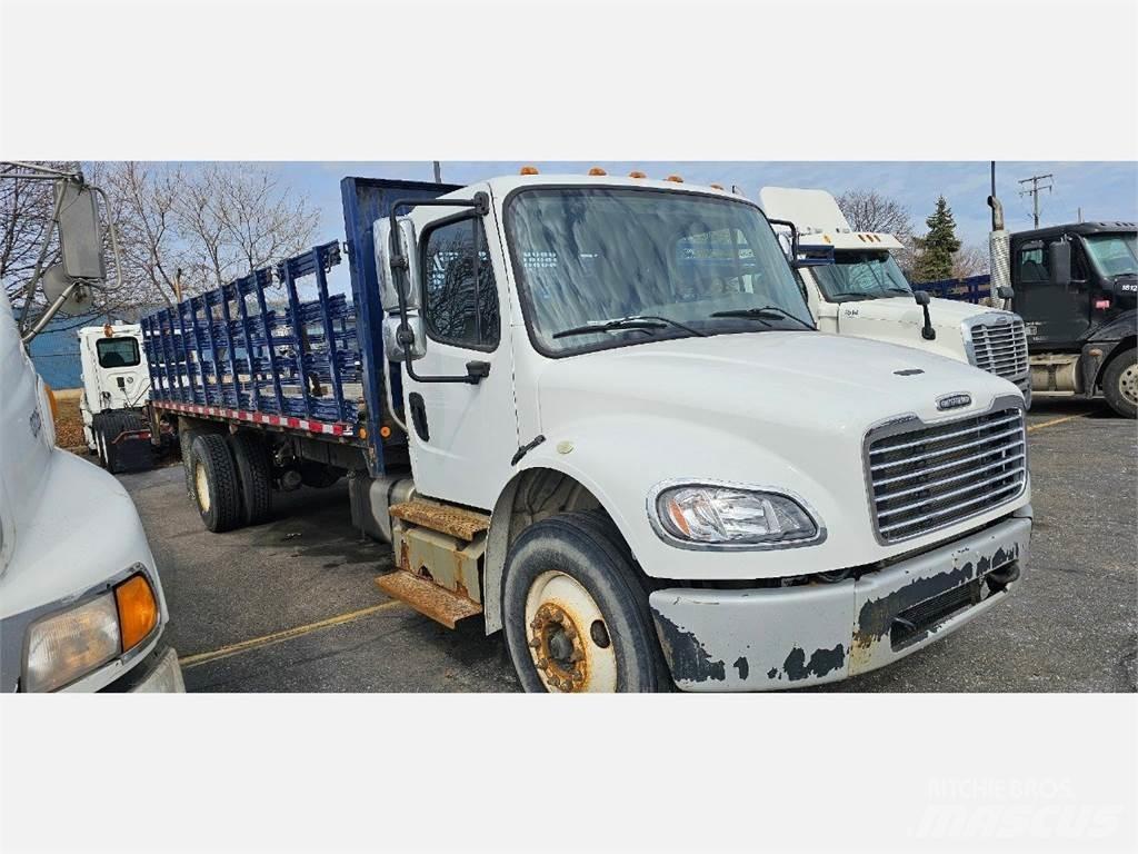 Freightliner M2 106 Platformas/izkraušana no sāniem