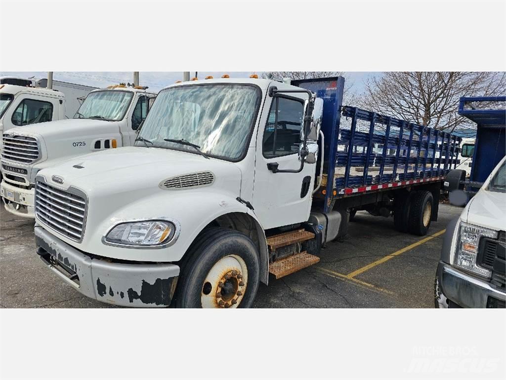 Freightliner M2 106 Platformas/izkraušana no sāniem
