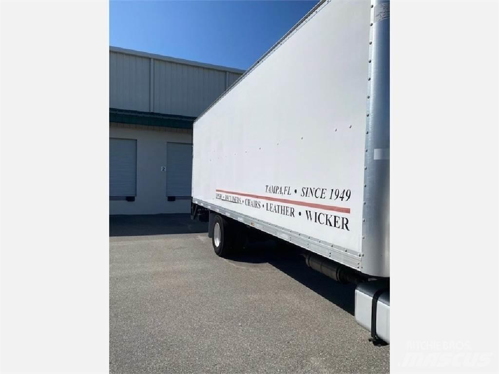 Freightliner M2 106 Furgons