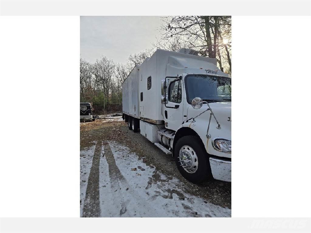 Freightliner M2-112 Furgons