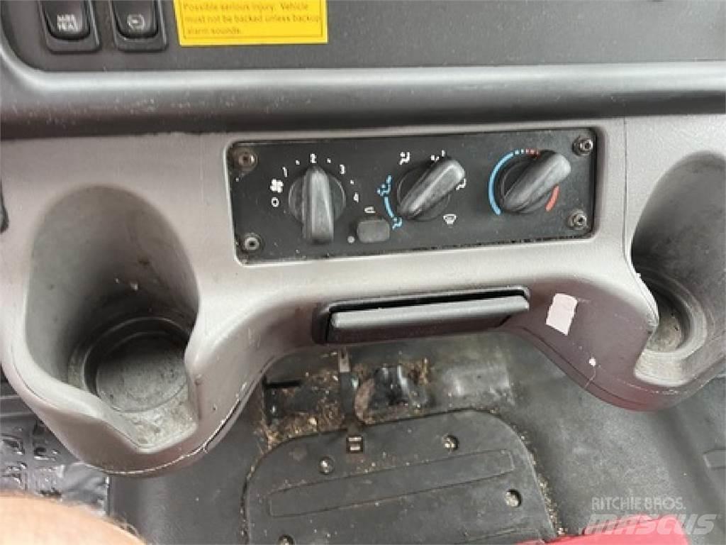 Freightliner M2106 Dzērienu piegāds kravas mašīnas