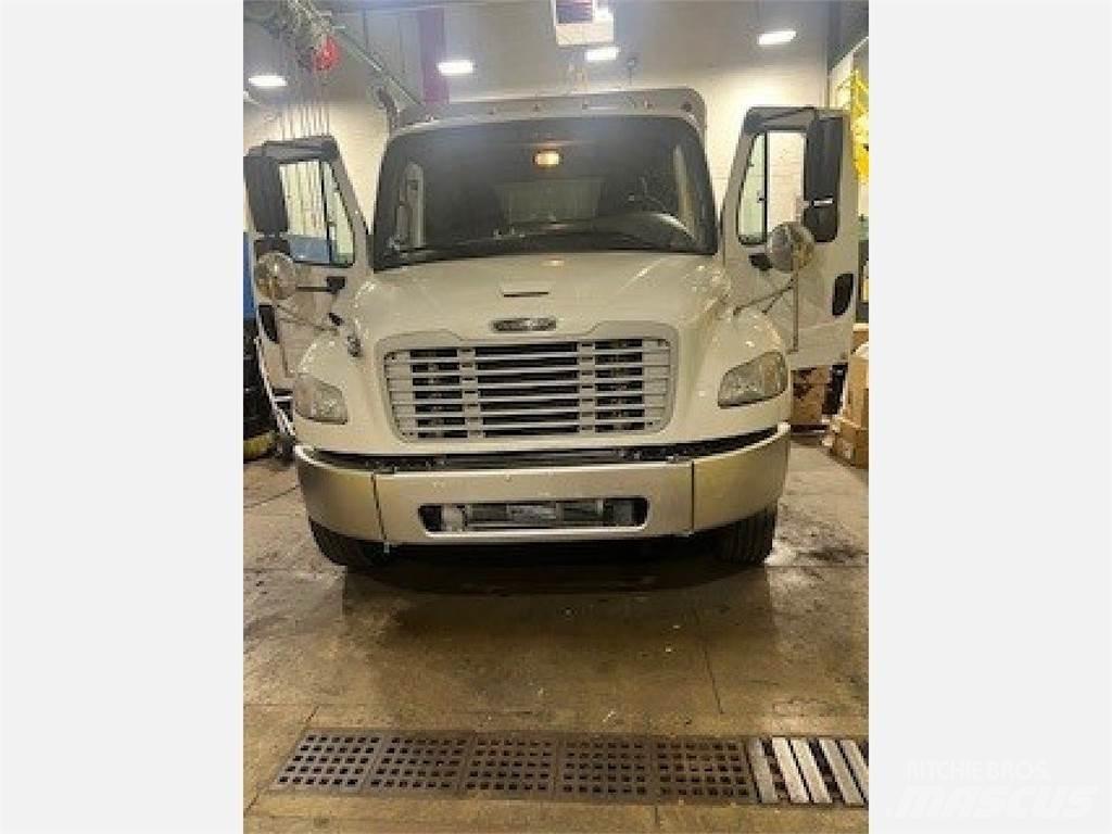 Freightliner M2106 Dzērienu piegāds kravas mašīnas