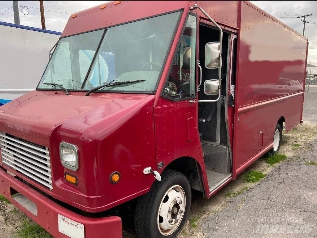 Freightliner MT45 Furgons