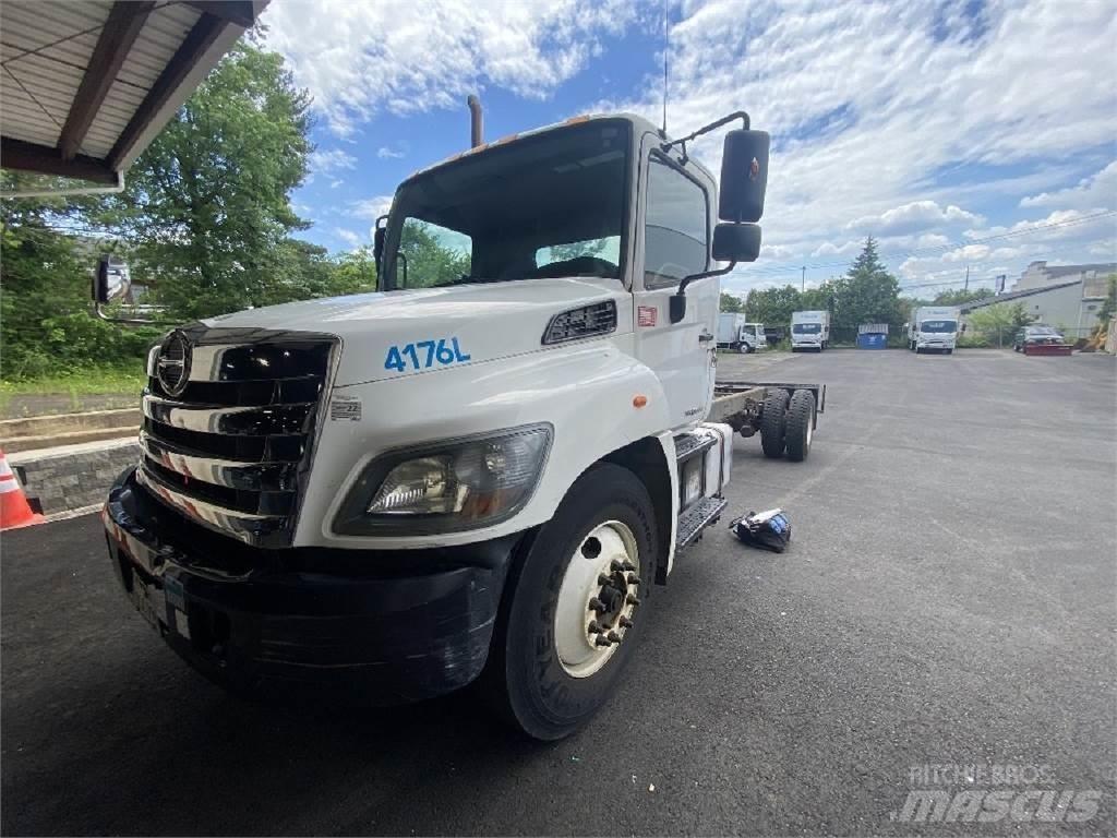 Hino 338 Šasija ar kabīni