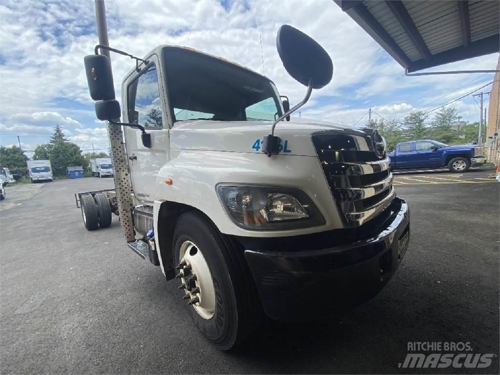 Hino 338 Šasija ar kabīni