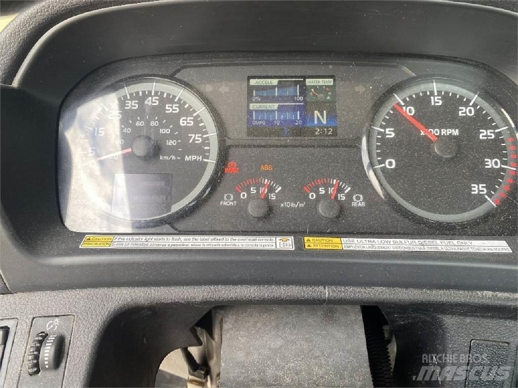 Hino 338 Šasija ar kabīni