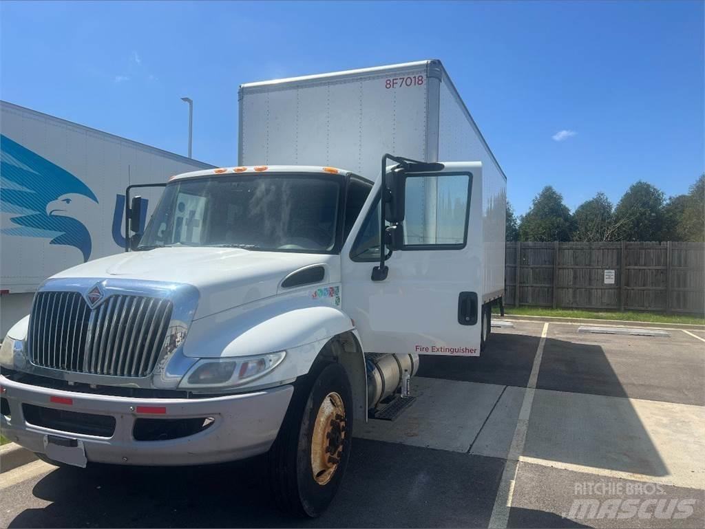 International 4300 Furgons