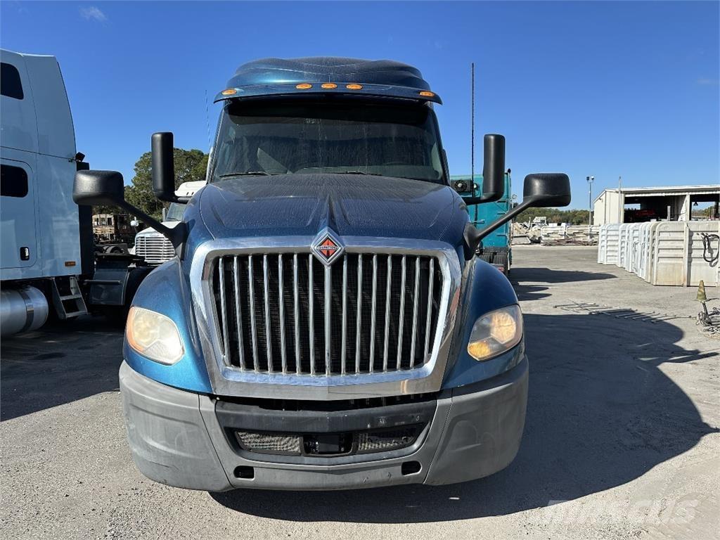 International LT625 Vilcēji