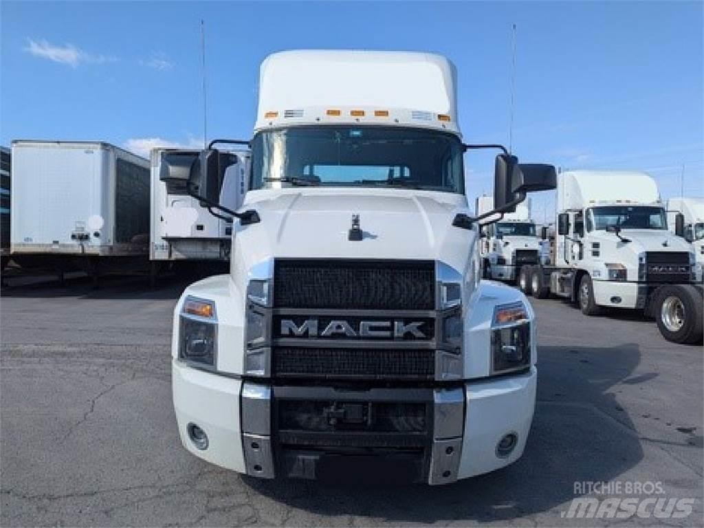 Mack AN64T Vilcēji