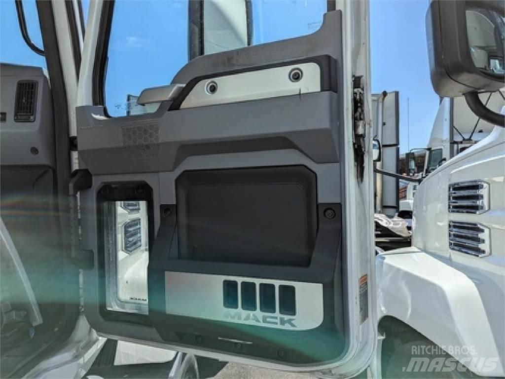 Mack AN64T Vilcēji