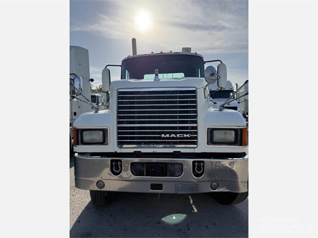 Mack CHU613 Vilcēji