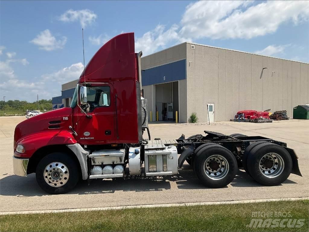 Mack CXU613 Vilcēji