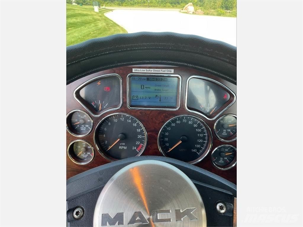 Mack CXU613 Vilcēji