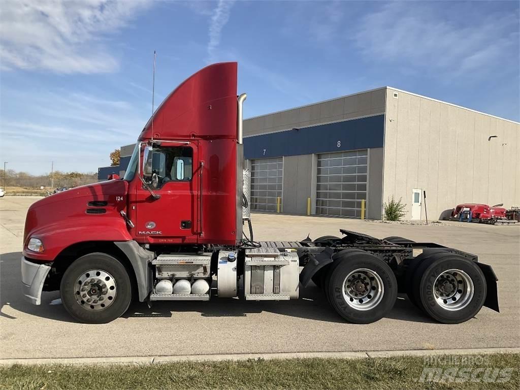 Mack CXU613 Vilcēji