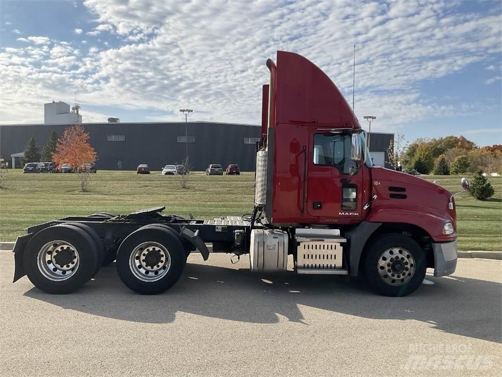 Mack CXU613 Vilcēji